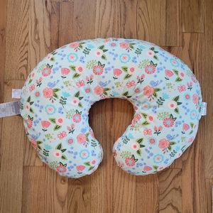Boppy Pillow and Cover, Very Gently Used, Clean, Pet Free Smoke Free Home Floral